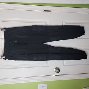 Alo Yoga Cargo Jogger in Black, Women's Size Medium